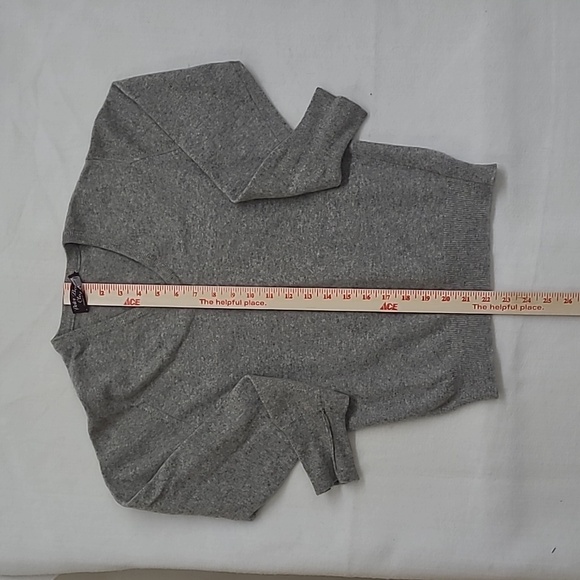 Vintage Peter Barton’s Pure Cashmere V-Neck Sweater | Made in Scotland | XS - Picture 3 of 8